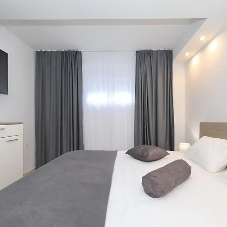 Апартаменты Jakov, No 1 Нин