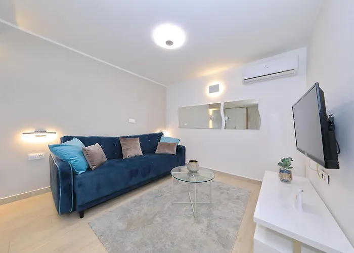 Jakov, No 1 Apartmán Nin