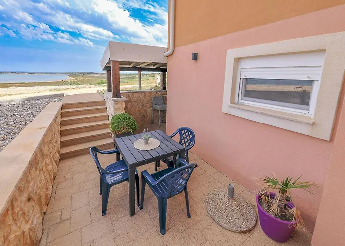 Jakov, No 1 דירה *