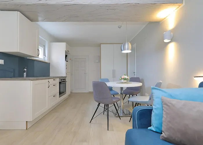 Jakov, No 1 * נין